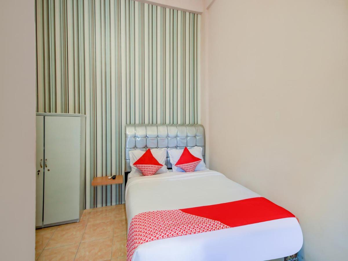 Oyo 3389 Sonya Homestay Syariah Tebing Tinggi Exterior foto